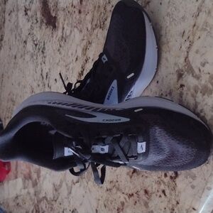 Tennis shoes